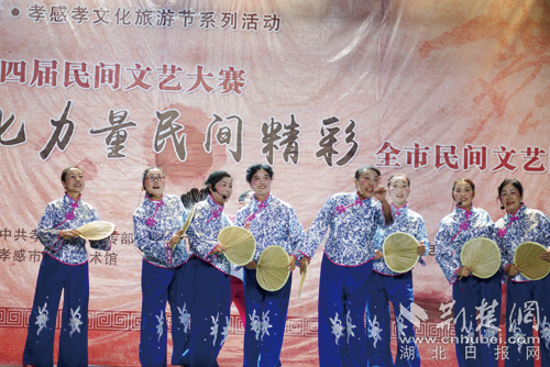 大悟油梓樹藝術(shù)團《十個妯娌逛縣城》。.jpg
