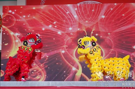 舞獅表演《金獅送?！?(2).jpg.jpg