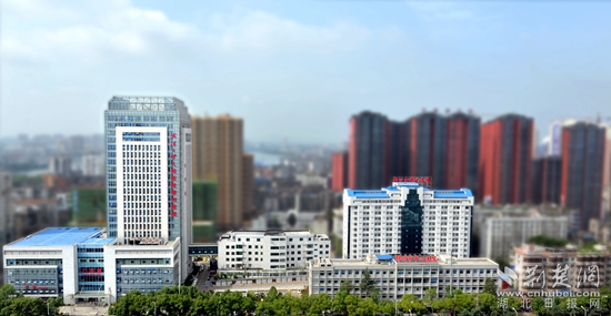 2016年1月，新門急診、外科大樓實(shí)現(xiàn)整體搬遷.jpg