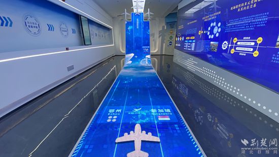 鄂州市臨空經(jīng)濟(jì)區(qū)招商展示中心展廳。記者 胡小軍 攝.jpeg