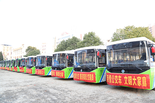 即將在崇陽投入使用的68輛新能源純電動公交車。.jpg